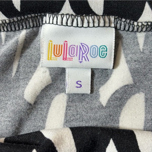 Lularoe Skirt Midi High Waist Flowy Comfort Black White Pattern Skirt Size Small - Picture 4 of 8